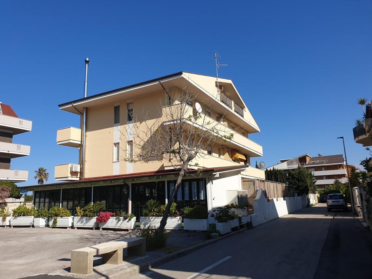 My Beachouse Montesilvano Marina Buitenkant foto